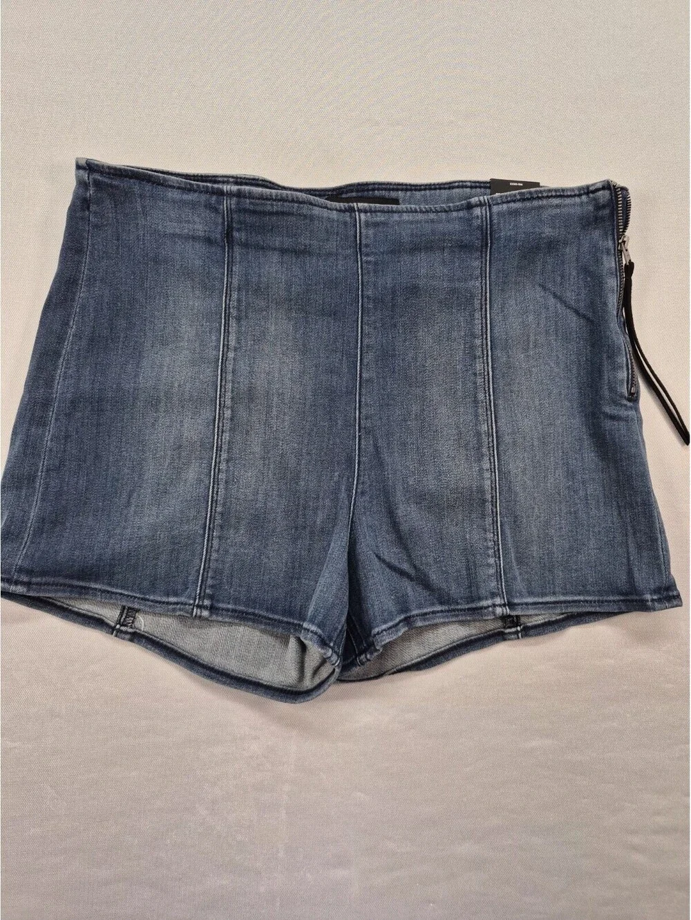 Express Denim Shorts Women's 12 High-Rise Side Zip Flat Front Med Wash NWT